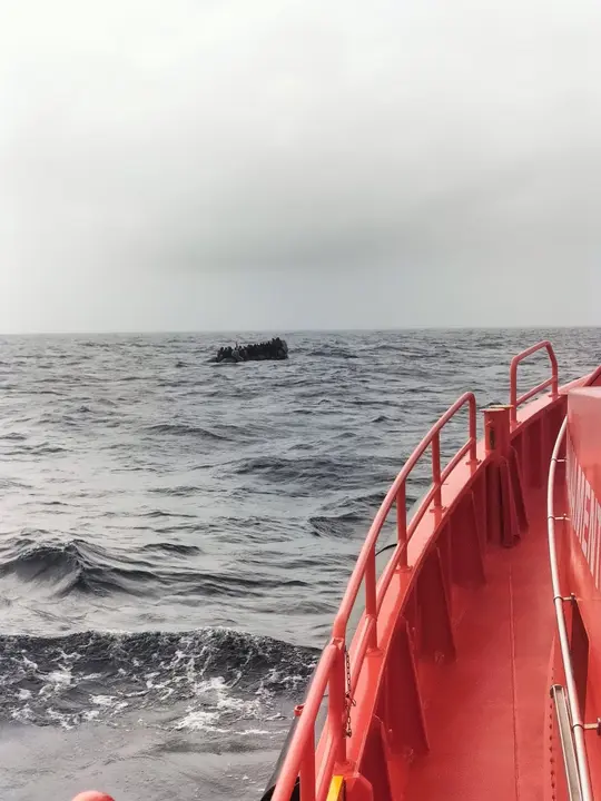 Neumática por aviso telefónico a 15 millas SE de Puerto del Rosario / Salvamento Marítimo