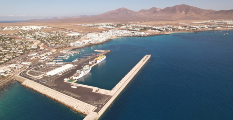 Puerto ampliado con su nuevo dique de 300 metros de longitud