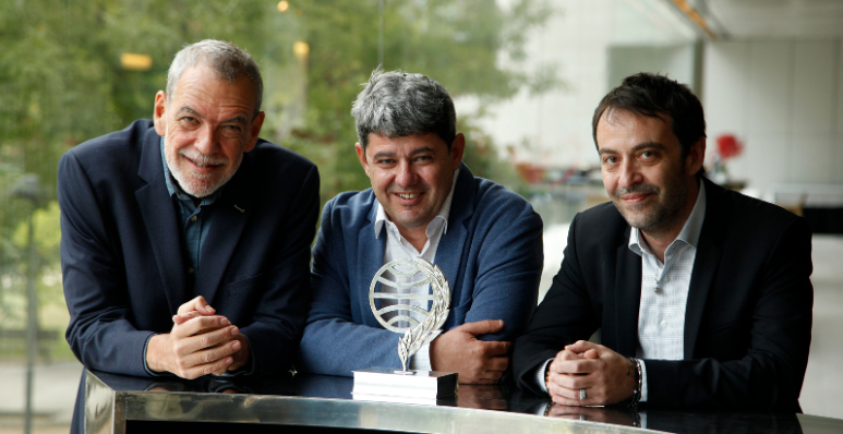 Carmen Mola es el pseudónimo con el que Jorge Díaz, Agustín Martínez y Antonio Mercero