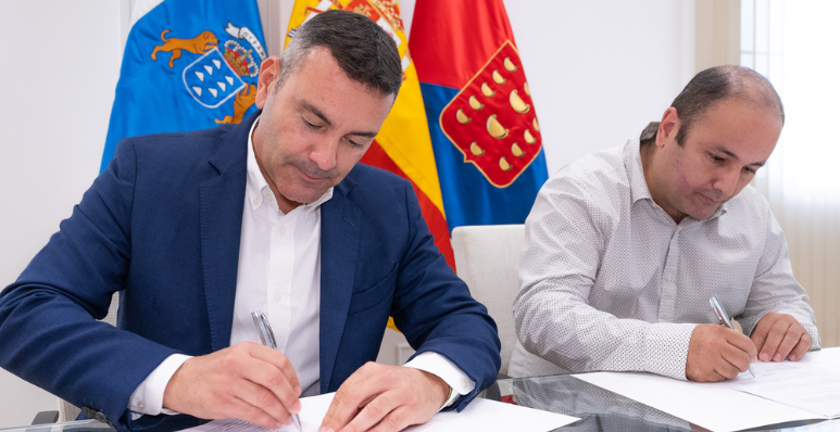 El presidente del Cabildo, Oswaldo Betancort y el presidente del club, Yomaique Martín