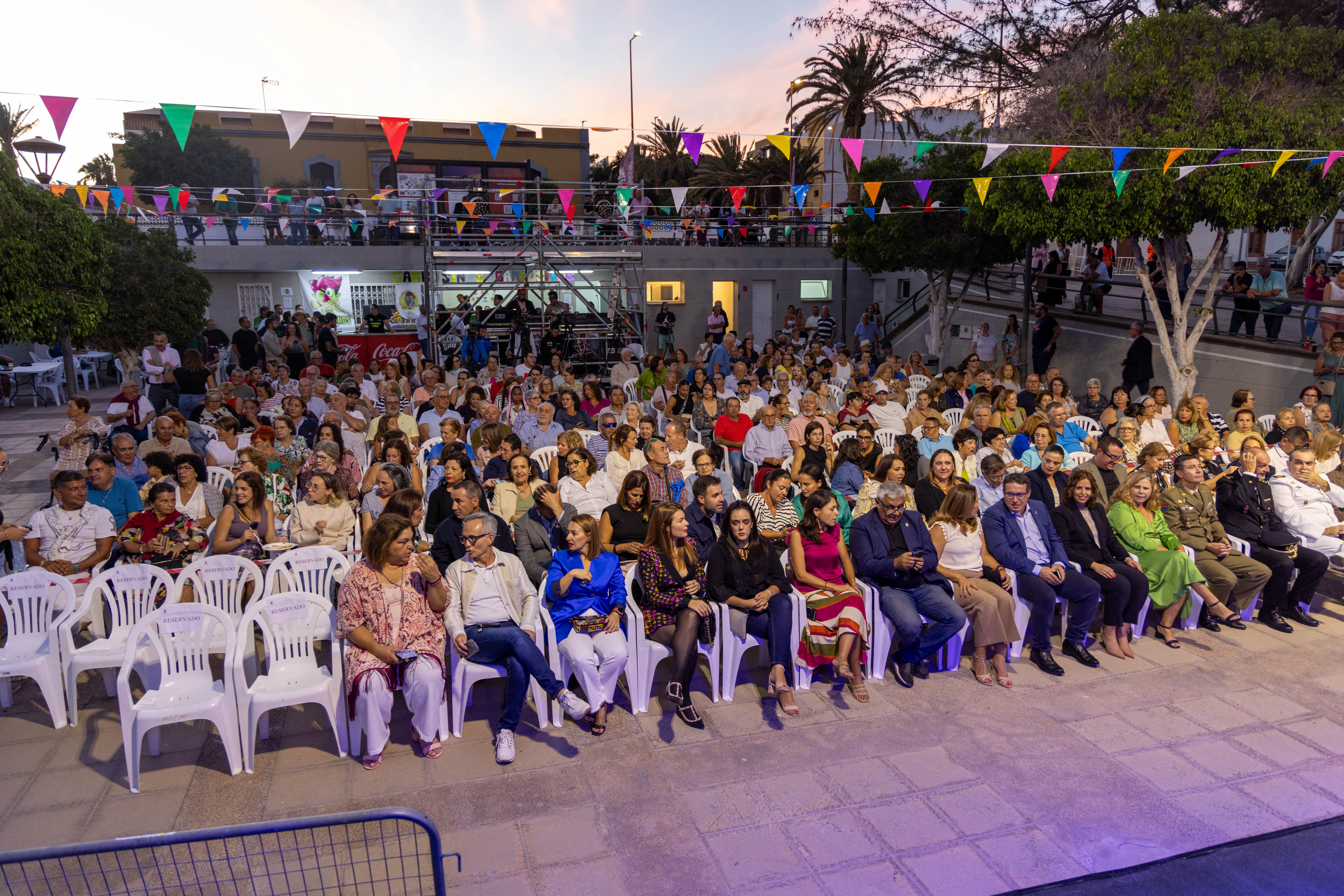 Vecinos y visitantes en Puerto del Rosario