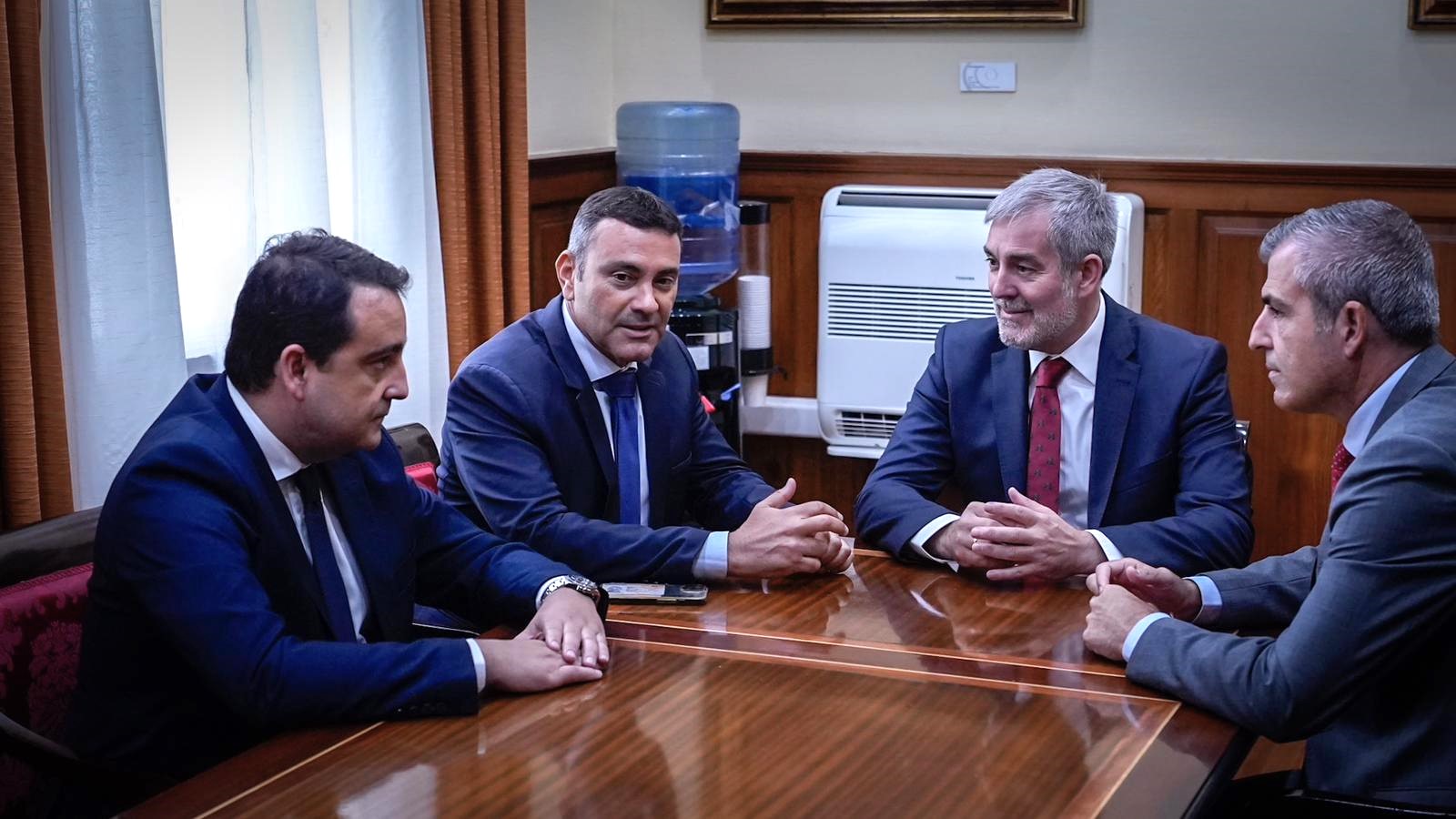 Reunión de Oswaldo Betancort con Fernando Clavijo